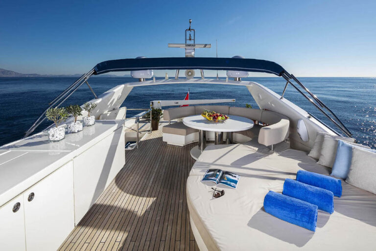 MG Navigation Mythos G Flybridge Deck