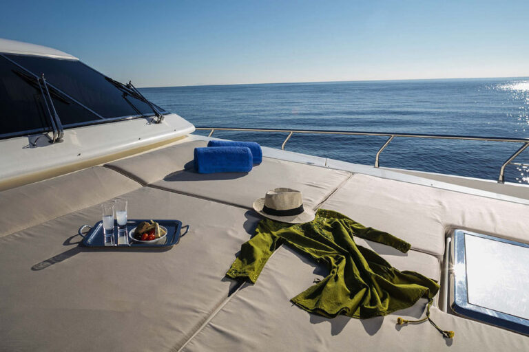 MG Navigation Mythos G Flybridge Sunlounge