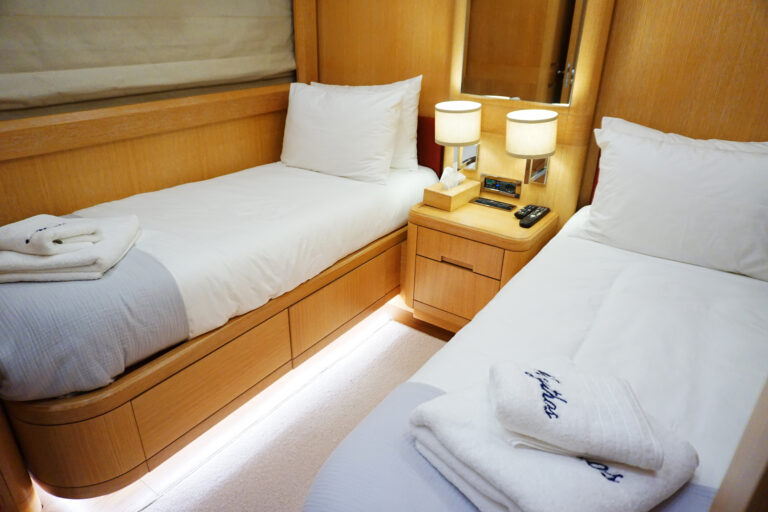 MG Navigation Mythos G Left Twin Cabin