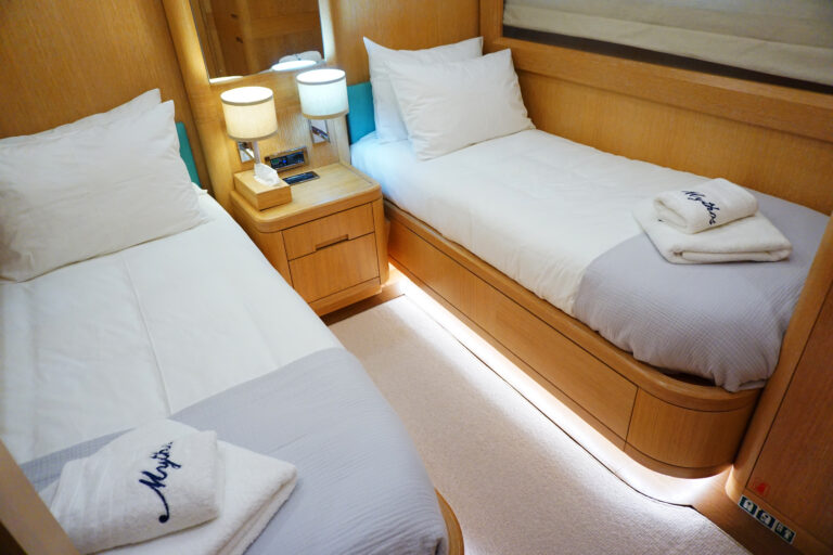 MG Navigation Mythos G Right Twin Cabin